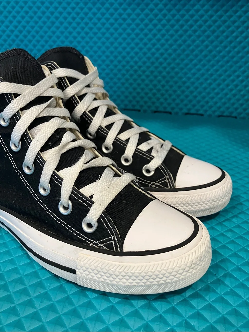 CONVERSE Unisex Chuck Taylor All Star High Top Sneakers. | 4.5M - 6.5 W